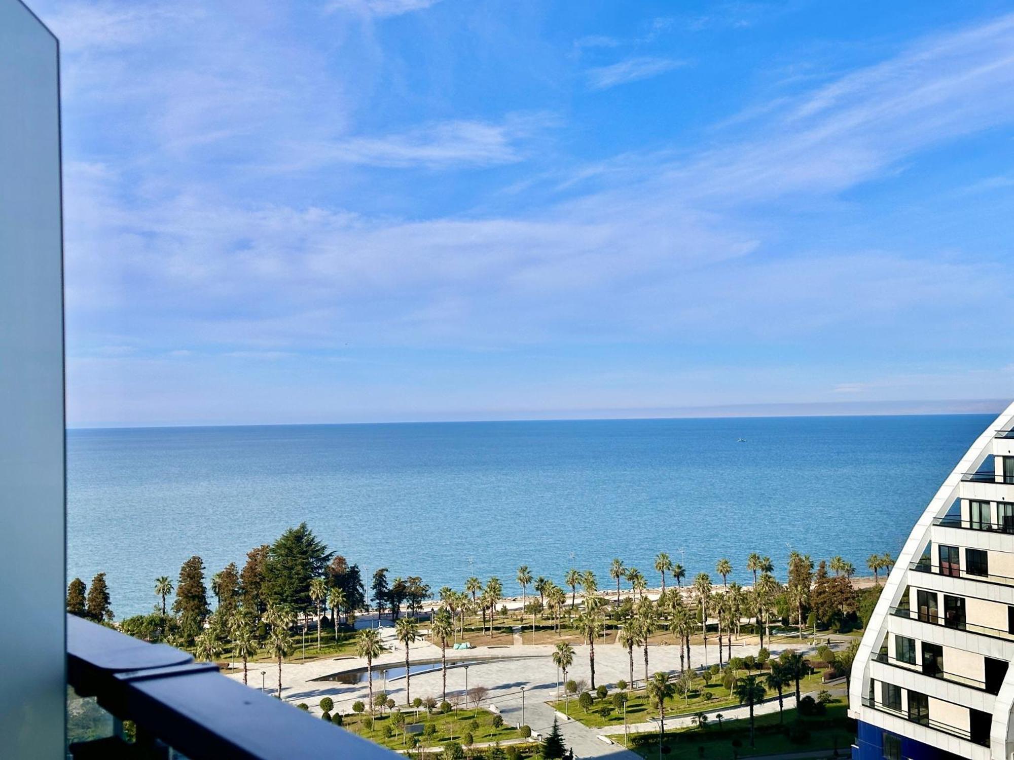 Batumi Boulevard Resort Bagian luar foto
