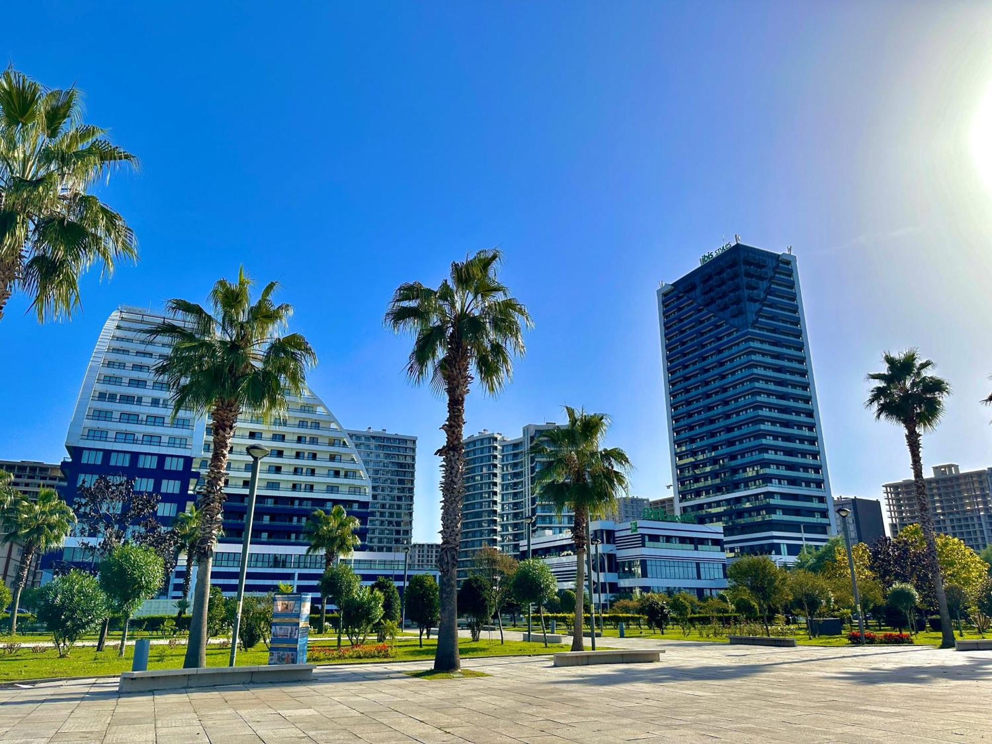 Batumi Boulevard Resort Bagian luar foto