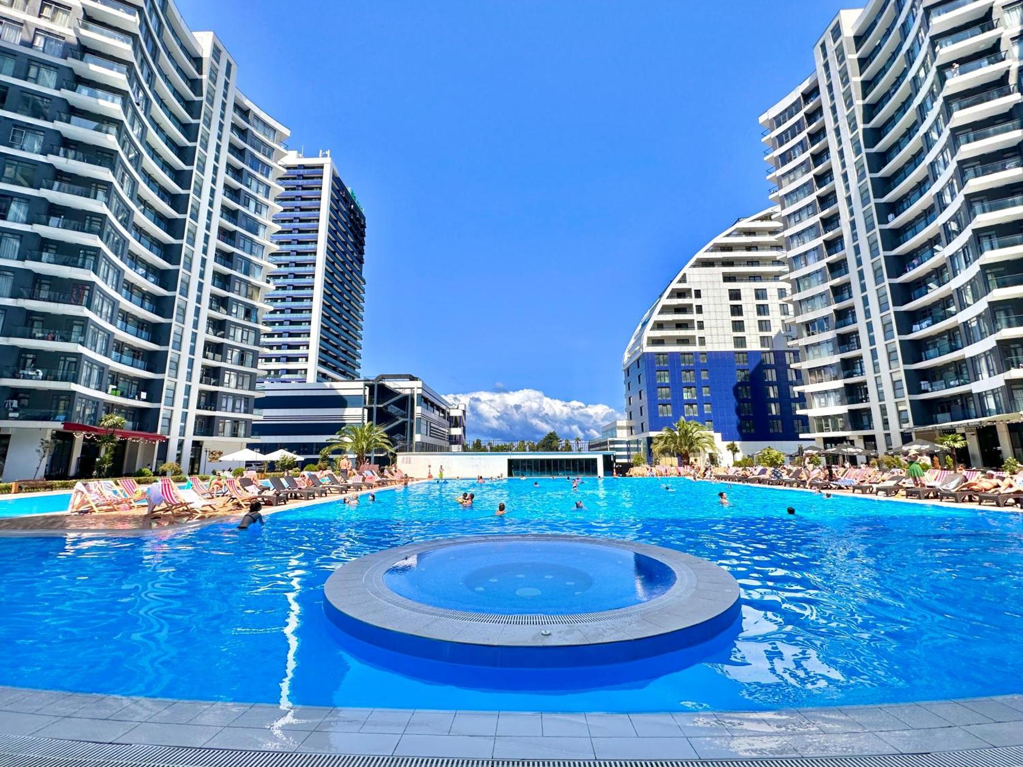 Batumi Boulevard Resort Bagian luar foto