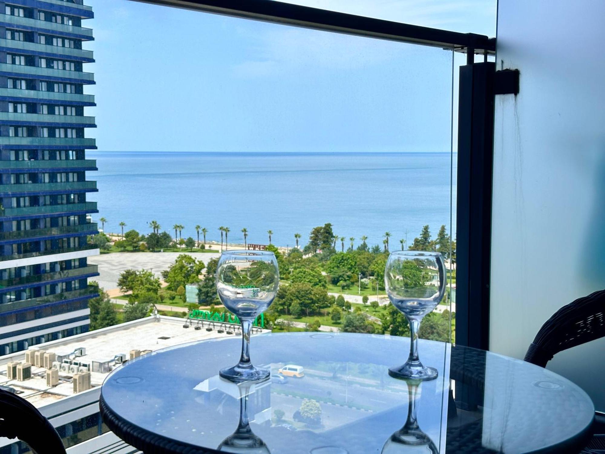 Batumi Boulevard Resort Bagian luar foto