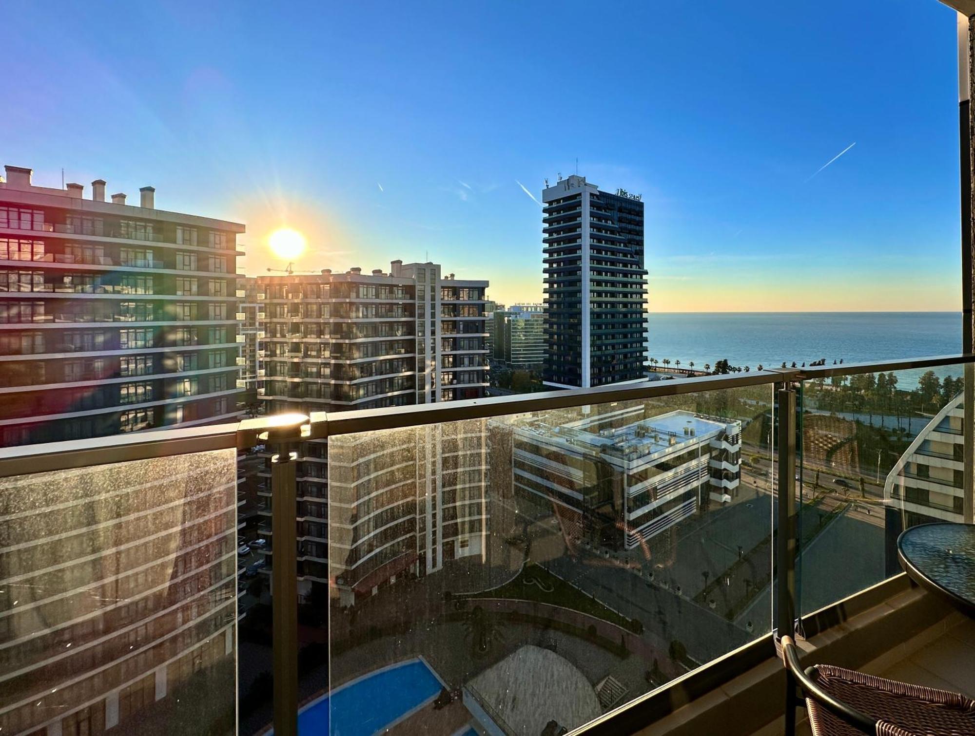 Batumi Boulevard Resort Bagian luar foto
